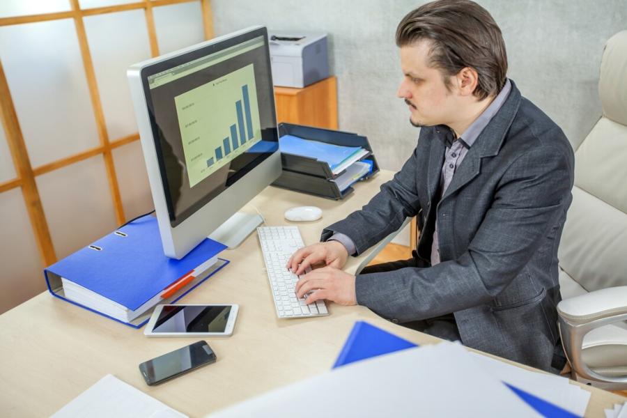 The Best AI Note Takers for Zoom — A CRM-First Look at Sales and CS
